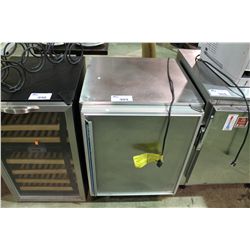 SILVER KING STAINLESS STEEL MOBILE SINGLE DOOR COOLER