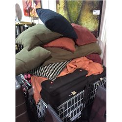 ASSORTED CUSHIONS AND PILLOWS