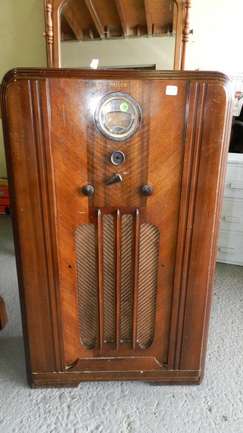 Vintage Floor Model Philco Radio Ssr