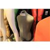Image 8 : ASSORTED MANNEQUINS AND PARTS