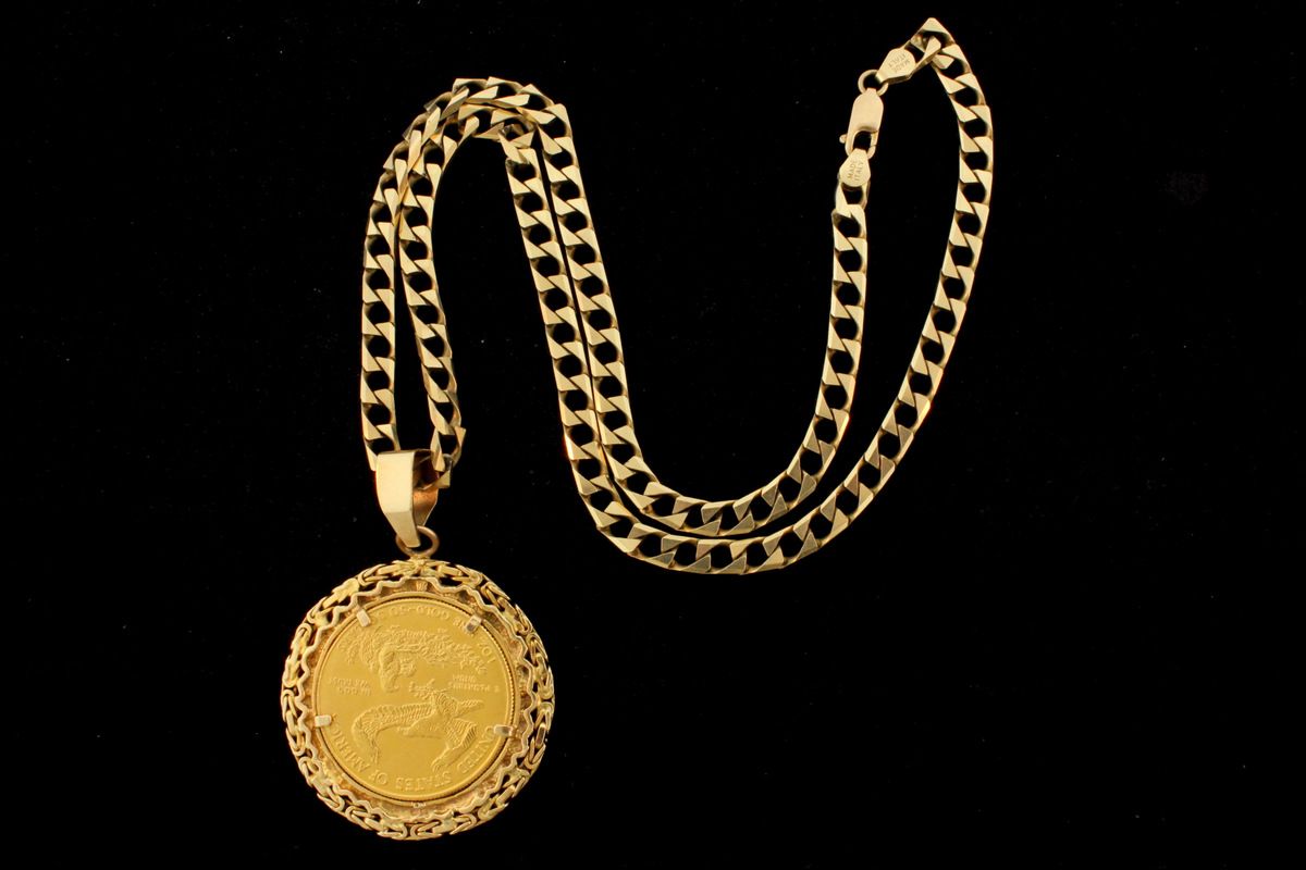 CHAIN [1] Gents 10ky curb chain; 21 inches long, 5.59mm wide, lobster