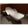 Image 1 : WHITE MASSAGE BED