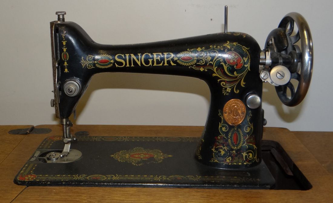 Singer treadle sewing machine, oak