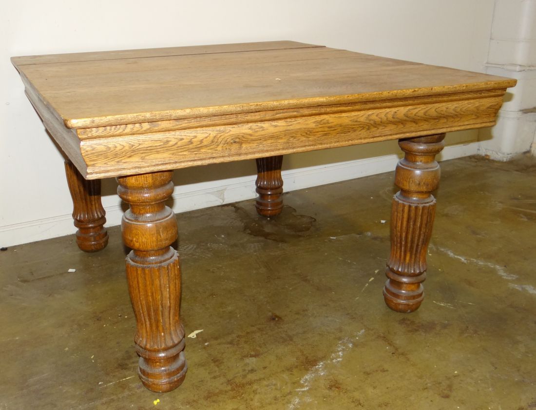 Oak square dining table w/5 legs, 44" x 48" x 28"h
