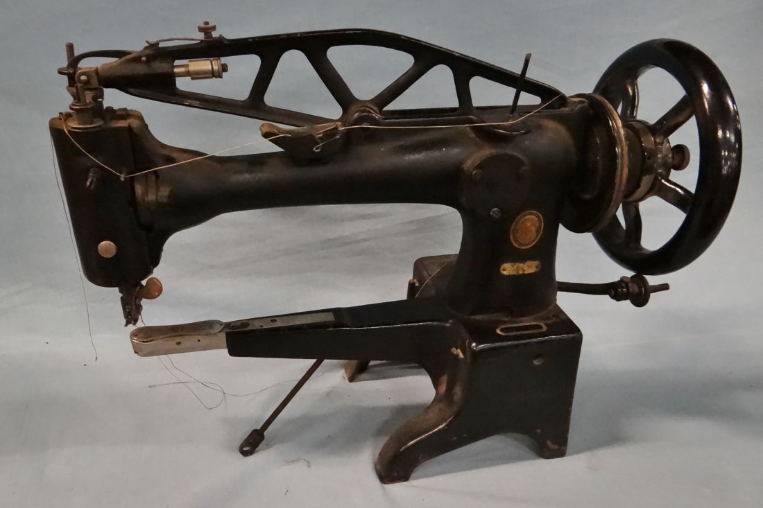 Singer leather Sewing machine, Mdl. 29K71, not mtd.