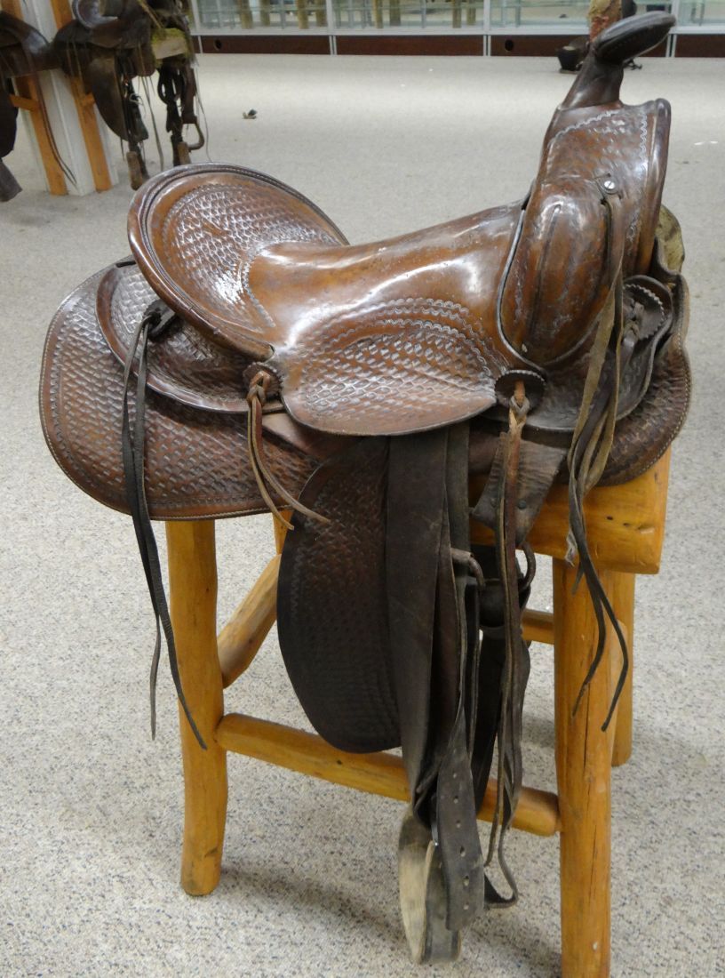Bona Allen 14" saddle, basket stamped, sgle rigged