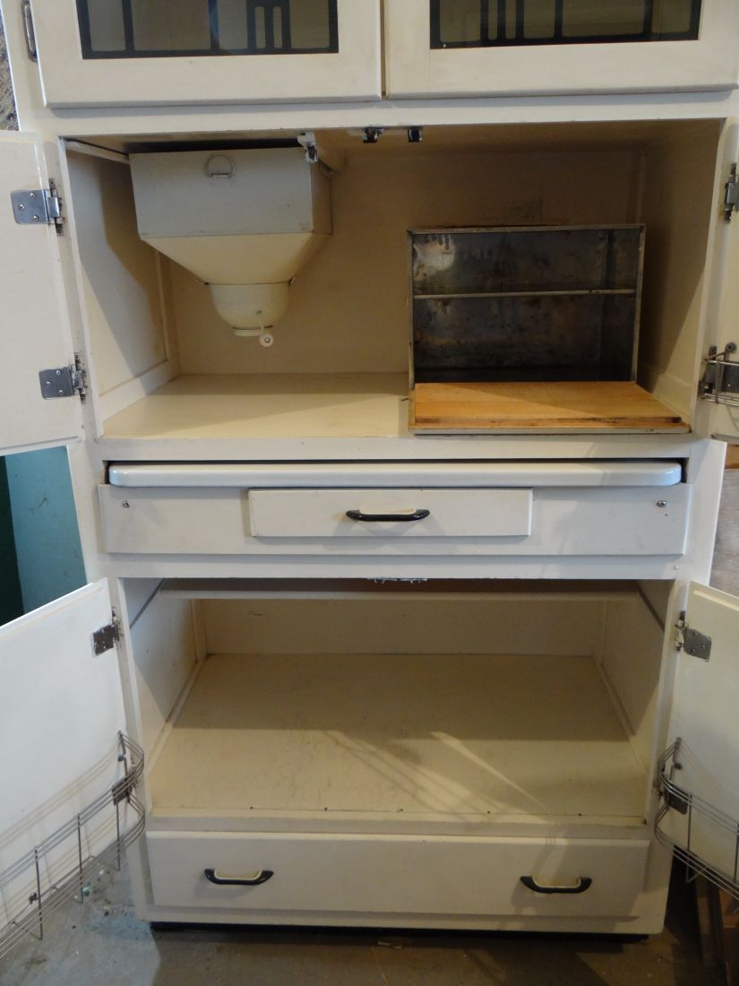 Knechtel Kitchen art deco style, complete