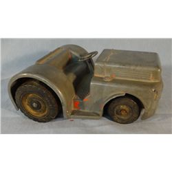 Model Toys Clark towing vehicle