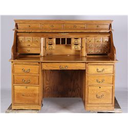 Solid Oak Roll Top Desk This is a well crafted rol
