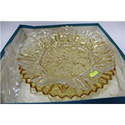 BOX W 3 GLASS SERVING PLATES