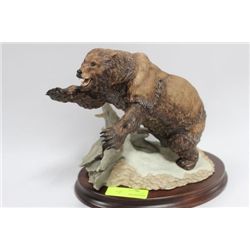 1988 HAND PAINTED PORCELAIN BEAR FROM FRANKLIN