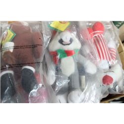 BOX OF VINTAGE STUFFED LOONIE TUNES CHARACTERS