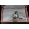 Image 1 : 18 KT GOLD PEARL AND DIAMOND PENDANT
