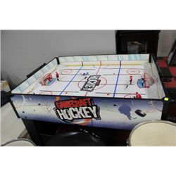 HOCKEY TABLE GAME-BROKEN PLAYERS