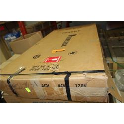 FLORESCENT LIGHT FIXTURE