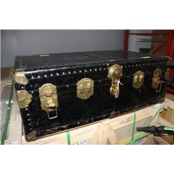 VINTAGE STORAGE TRUNK