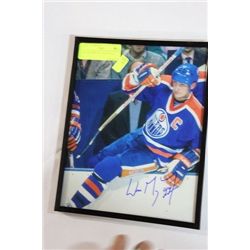 WAYNE GRETZKY SIGNED 8X10