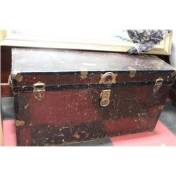 BROWN VINTAGE TRUNK