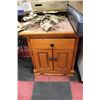 Image 1 : NIGHT STAND
