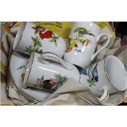 1985 PORCELAIN COLLECTIBLE BIRD CUP AND SAUCER SET