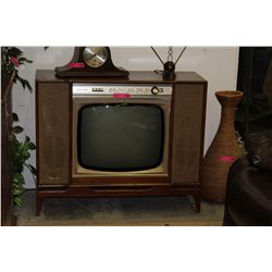 Vintage Fleetwood Television - Cabinet Style