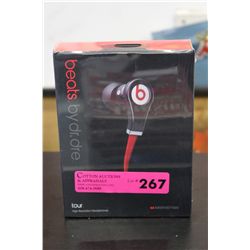 Earbud headphones - black