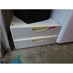 2 White laundry drawers