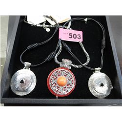 3 Fashion necklaces with round pendants