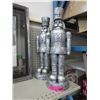 Image 1 : 2 Christmas Nutcracker statues.