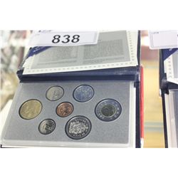 1997 CANADIAN SPECIMEN SET IN CASE, FROSTED RELIEF, FIRST TOONIE RELEASED IN A SET, FLYING LOON IN