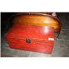 Image 1 : VINTAGE DOVE TAILED MAHOGANY STORAGE TRUNK