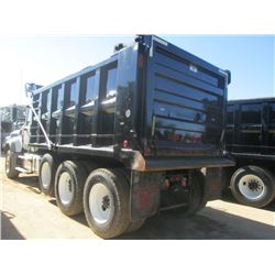 2013 MACK GU713 TRI-AXLE DUMP, S/N 1M2AX09CXDM018562, MACK MP8-425M ENG, 10 SPD TRANS, 44K REARS, 18