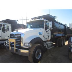 2008 MACK GU713 T/A DUMP, S/N 1M2AX09C68M003773, MACK MP8-425M ENG, 10 SPD TRANS, 44K REARS, 18K FRO