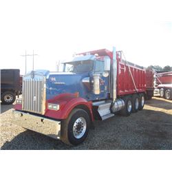 2006 KENWORTH W900B TRI-AXLE DUMP, S/N 1XKWD49X76R076572, CUMMINS ISX 400ST ENG, 9 SPD TRANS, 44K RE