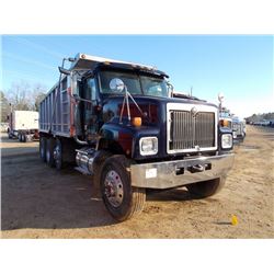 2005 INTERNATIONAL 5500i TRI-AXLE DUMP, S/N 1HTXLAHT15J037623, CUMMINS ISM DIESEL ENG, A/T, 46K REAR