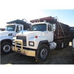 2002 MACK RD688S TRI-AXLE DUMP, S/N 1M2P267242M064450, MACK E7-350 ENG, 8LL TRANS, 44K REARS, 18K FR