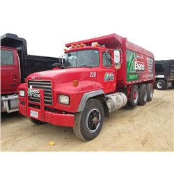 2000 MACK RD688S TRI-AXLE DUMP, S/N 1M2P2706YM048632, E7-400 HP MACK DIESEL ENG, 8LL TRANS, 44K REAR