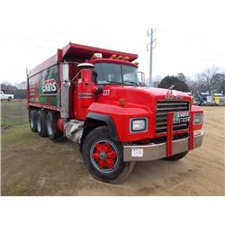 2000 MACK RD688S TRI-AXLE DUMP, S/N 1M2P270C4M048631, E7-400 HP MACK DIESEL ENG, 8LL TRANS, 44K REAR