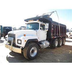 1998 MACK RD690S TRI-AXLE DUMP, S/N 1M2P264C3WM025469, EM7 300HP MACK DIESEL ENG, 7SPD TRANS, 44K RE