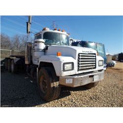 1995 MACK RD688SX TRI-AXLE ROLL OFF, S/N 1M2P268C2SM021658, MACK DIESEL ENG, 8 SPD TRANS, 58K REARS,