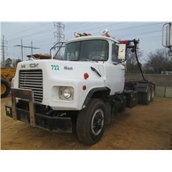 1989 MACK DM690S T/A ROLL OFF, S/N 1M2B197C5KM004529, MACK 300 HP ENGINE, 5 SPD TRANS, 44K REARS, 18