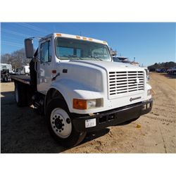 2000 INTERNATIONAL 4700 S/A FLATBED TRUCK, S/N 1HTSCABLXYH234739, T444E IHC DIESEL ENG, A/T, 12' FLA