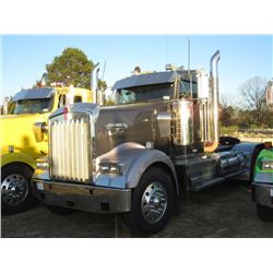 2009 KENWORTH W900L T/A TRUCK TRACTOR, S/N 1XKWD40X99J251582, 600 HP CUMMINS ISX ENG, 18 SPD TRNS, 4