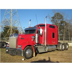 2007 KENWORTH W900B T/A TRUCK TRACTOR, S/N 1XKWDB9X57R195632, 550HP C15 CAT DIESEL ENG, 18 SPD TRANS