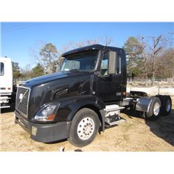 2007 VOLVO T/A TRUCK TRACTOR, S/N 4V4NC9GH17N477034, 435HP VE D12 DIESEL ENG, 10 SPD TRANS, 38K REAR
