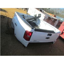 8' CHEVROLET DUALLY TRUCK BED W/STEP BUMPER & FRAME HITCH
