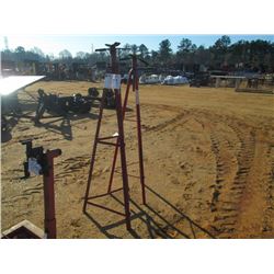 1 LOT (2) 5' SCREW JACKS