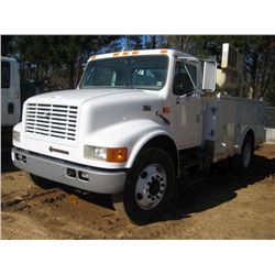 2000 INTERNATIONAL 4700 S/A SERVICE TRUCK, S/N 1HTSCAAM9YH256323, DT466E INTL ENG, 6 SPD TRANS, TOOL