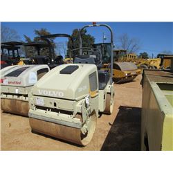 VOLVO DD24 TANDEM ROLLER, S/N 196338, 48" DRUMS, VIBRATORY, METER READING 833 HRS