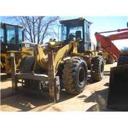 CAT 938G SERIES II WHEEL LOADER, S/N CRD01611, (05 YR) LUMBER FORKS, ECAB W/AIR, 20.5X25 TIRES, METE
